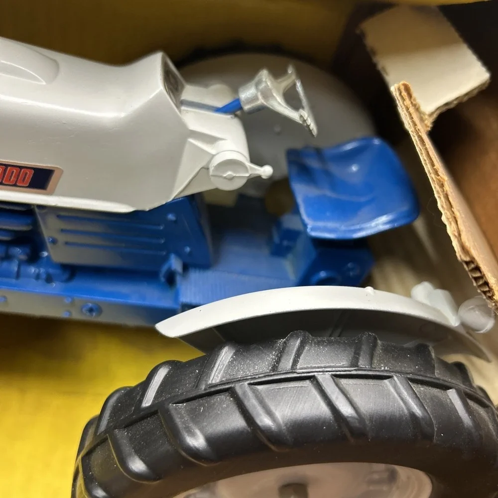 1965 Hubley Gabriel 1:12 Ford Commander 6000 Blue White Farm Tractor, Yellow Box